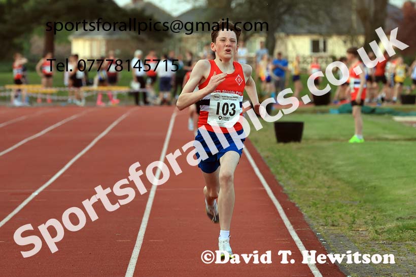 The 1500 metres, 2025 NEGP No. 1, Monkton Stadium, Jarrow. Photo: David T. Hewitson/Sports for All Pics
